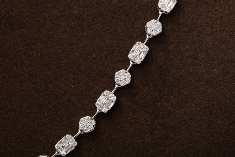 https://a.1stdibscdn.com/round-and-emerald-cut-diamond-illusion-set-necklace-for-sale-picture-6/j_415/j_164752621658414302425/6R1A5111_master.jpg?width=768