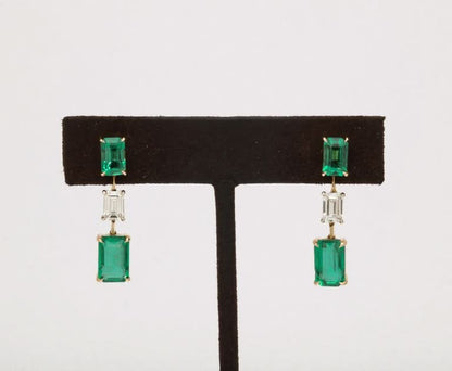 https://a.1stdibscdn.com/emerald-and-diamond-dangle-drop-earrings-for-sale-picture-7/j_415/j_180977921672758061894/6R1A5271_master.jpg?width=768