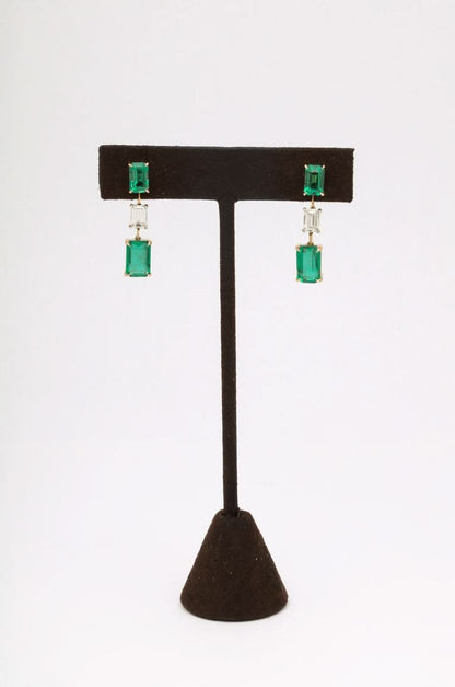 https://a.1stdibscdn.com/emerald-and-diamond-dangle-drop-earrings-for-sale-picture-2/j_415/j_180977921672758062031/6R1A5258_master.jpg?width=768