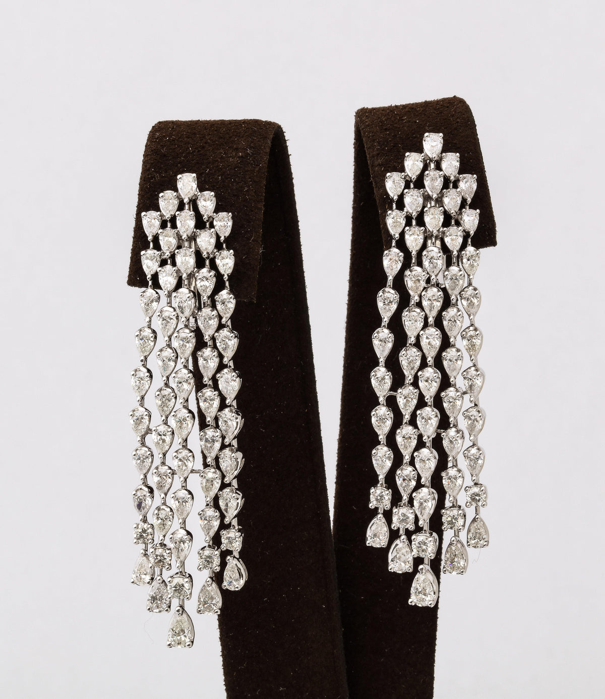 https://a.1stdibscdn.com/diamond-earrings-for-sale-picture-4/j_415/j_180977621672757111676/6R1A5278_master.jpg