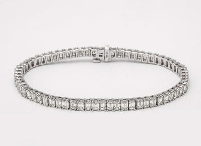 https://a.1stdibscdn.com/emerald-cut-diamond-tennis-bracelet-for-sale-picture-5/j_415/j_180730121672327434633/6R1A5347_master.jpg?width=768