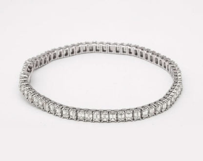 https://a.1stdibscdn.com/emerald-cut-diamond-tennis-bracelet-for-sale-picture-7/j_415/j_180730121672327440230/6R1A5351_master.jpg?width=768
