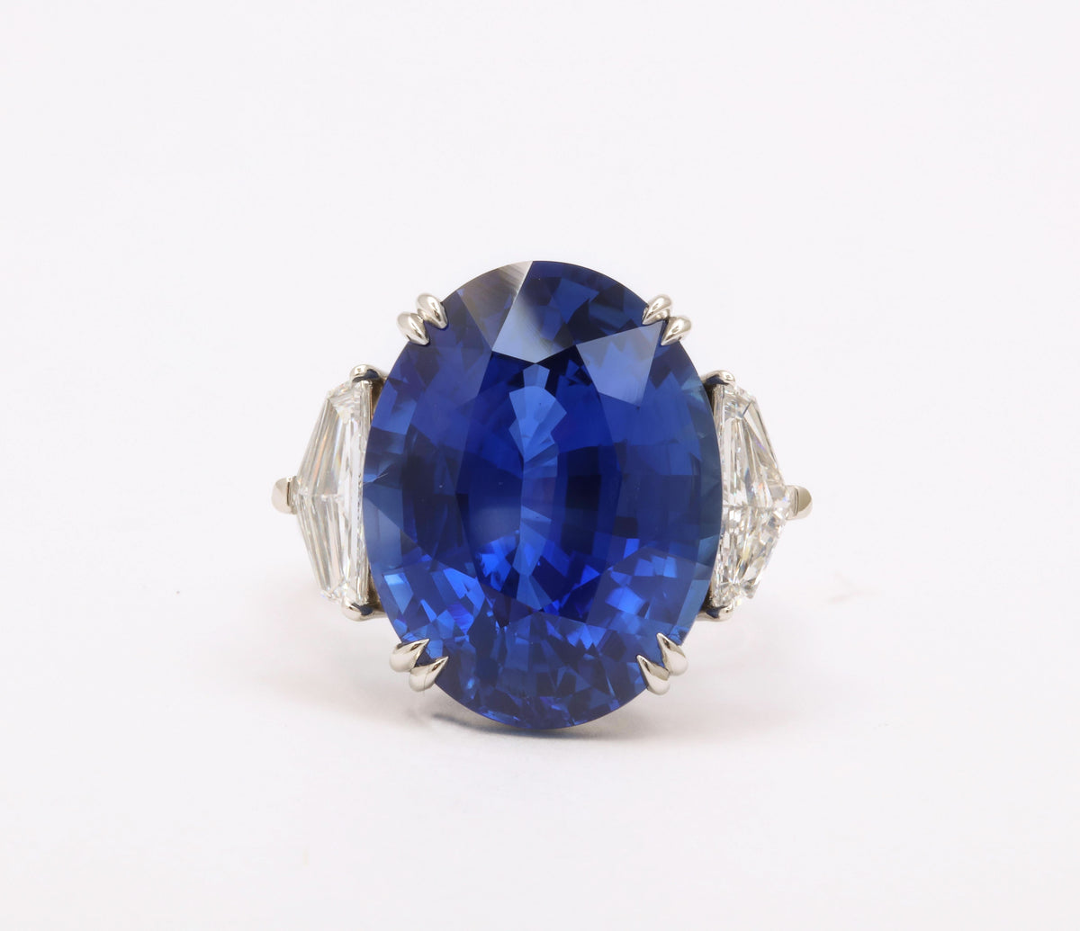 https://a.1stdibscdn.com/20-carat-blue-sapphire-ring-for-sale-picture-4/j_415/j_192000421683552279113/6R1A5430_master.jpg