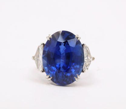 https://a.1stdibscdn.com/20-carat-blue-sapphire-ring-for-sale-picture-4/j_415/j_192000421683552279113/6R1A5430_master.jpg