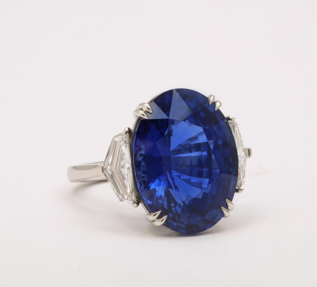 https://a.1stdibscdn.com/20-carat-blue-sapphire-ring-for-sale-picture-7/j_415/j_192000421683552279137/6R1A5433_master.jpg