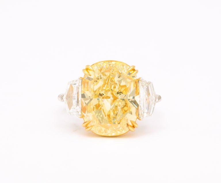 https://a.1stdibscdn.com/10-carat-fancy-yellow-diamond-ring-for-sale-picture-7/j_415/j_194448221685540807208/6R1A5468_master.jpg?width=768