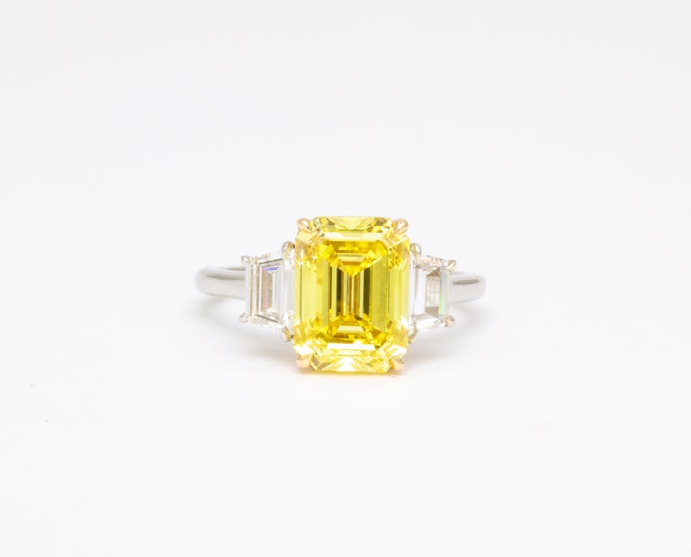 https://a.1stdibscdn.com/fancy-vivid-yellow-emerald-cut-ring-for-sale-picture-5/j_415/j_174482921667400162735/6R1A5483_master.jpg?width=768