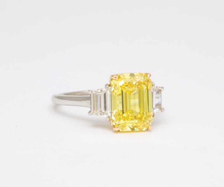 https://a.1stdibscdn.com/fancy-vivid-yellow-emerald-cut-ring-for-sale-picture-7/j_415/j_174482921667400163344/6R1A5485_master.jpg?width=768