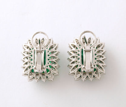 https://a.1stdibscdn.com/vivid-green-emerald-and-diamond-earrings-for-sale-picture-8/j_415/j_204050621695135812510/6R1A5588_master.jpg