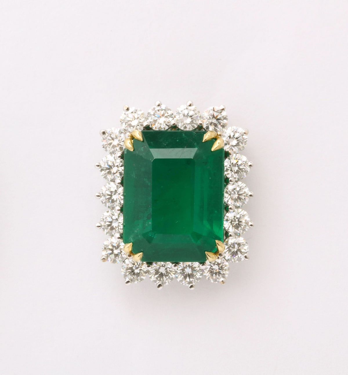 https://a.1stdibscdn.com/vivid-green-emerald-and-diamond-earrings-for-sale-picture-10/j_415/j_204050621695137483760/6B096F8D_5736_450D_B074_375F34D0A5A5_master.jpeg