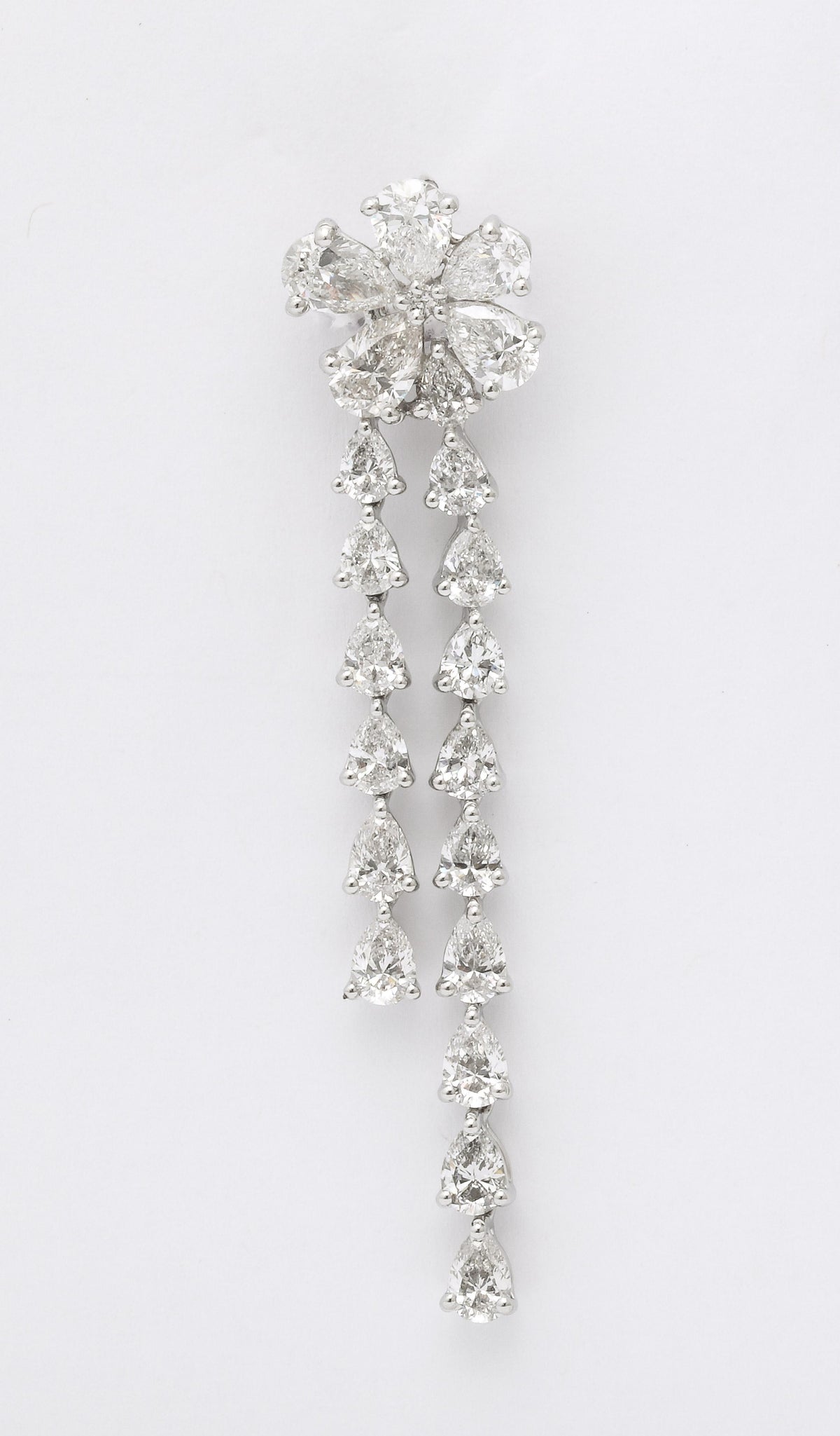 https://a.1stdibscdn.com/diamond-flower-drop-earring-for-sale-picture-6/j_415/j_175216221667919302420/6R1A5630_master.jpg
