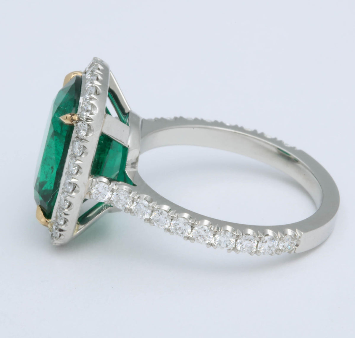 https://a.1stdibscdn.com/5-carat-green-emerald-cushion-cut-diamond-halo-ring-gia-certified-no-oil-for-sale-picture-7/0/j_48413131535730122621/6R1A5997_master.jpg