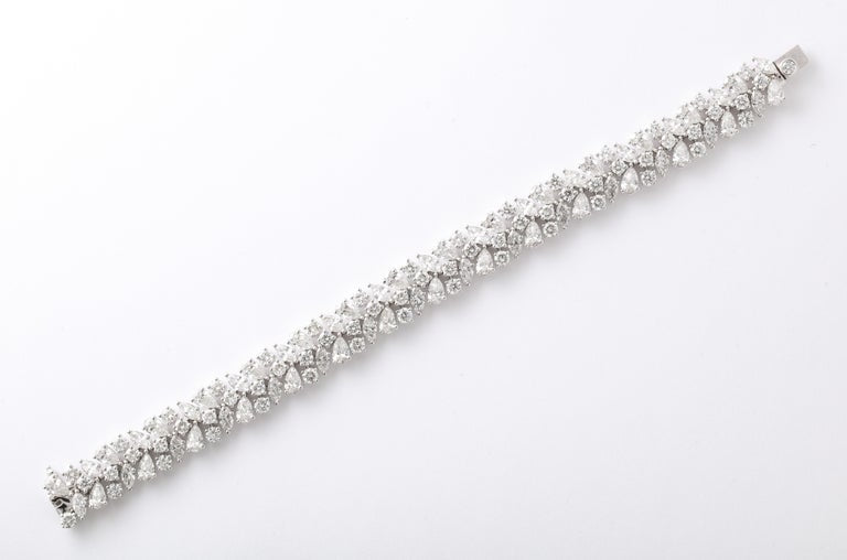 Exquisite 25.17 Carat Multi-Shape Diamond Link Bracelet 18k White Gold