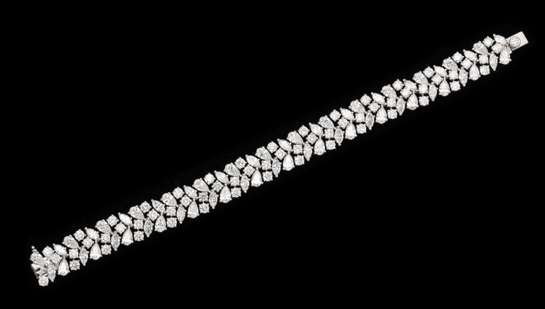 Exquisite 25.17 Carat Multi-Shape Diamond Link Bracelet 18k White Gold