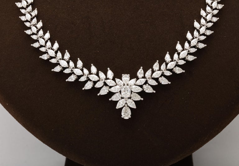 16.73 Carat Multi-Shape Diamond 18k White Gold Wreath Choker Necklace