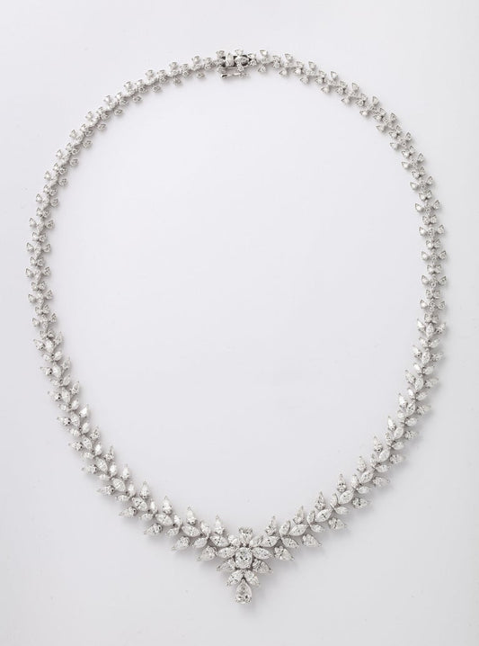 https://a.1stdibscdn.com/diamond-necklace-for-sale-picture-4/j_415/j_165036021658772115815/6R1A6041_master.jpg?width=768