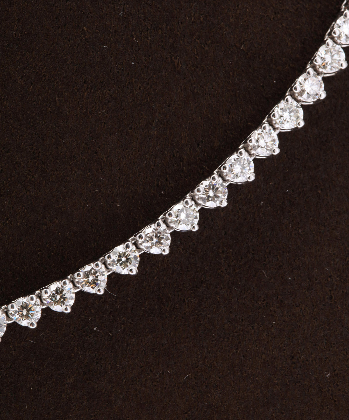 https://a.1stdibscdn.com/11-carat-diamond-tennis-necklace-for-sale-picture-2/j_415/1570046652190/6R1A6041_master.jpg