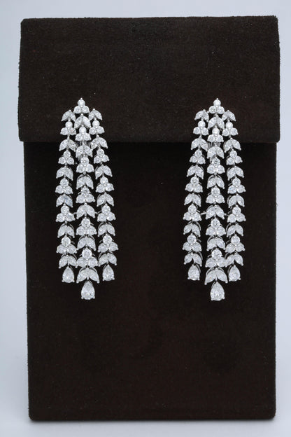 https://a.1stdibscdn.com/diamond-dangle-earrings-for-sale-picture-3/0/j_48414031535730218169/6R1A6057_master.jpg