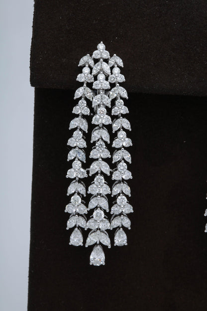 https://a.1stdibscdn.com/diamond-dangle-earrings-for-sale-picture-5/0/j_48414031535730222540/6R1A6062_master.jpg