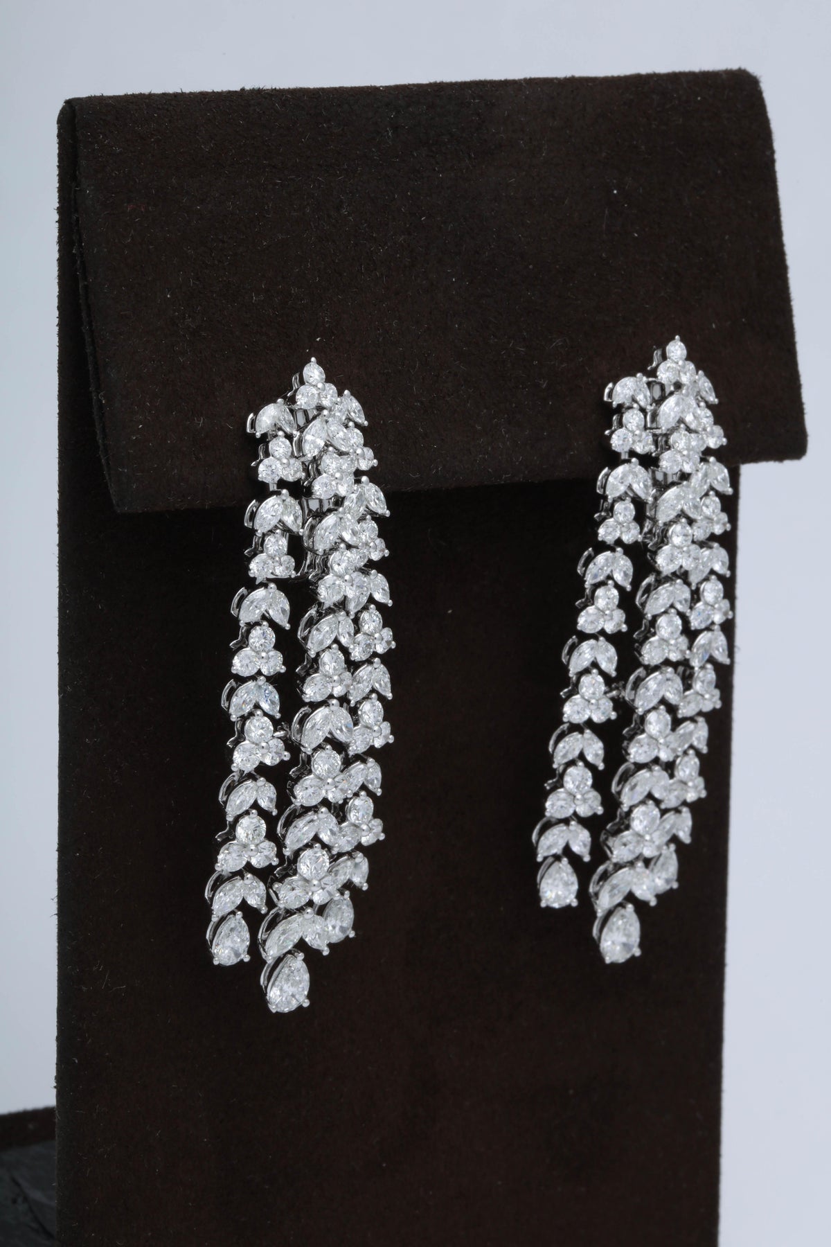 https://a.1stdibscdn.com/diamond-dangle-earrings-for-sale-picture-7/0/j_48414031535730226384/6R1A6072_master.jpg