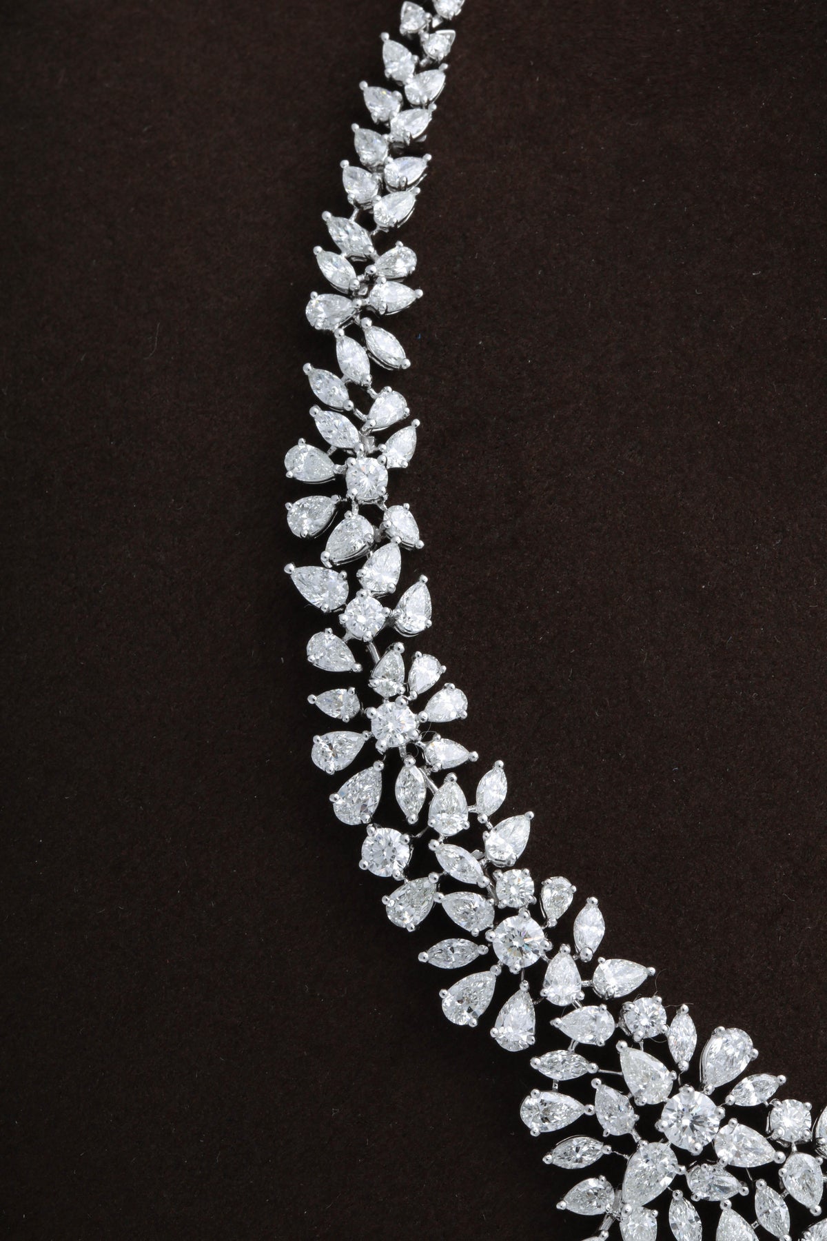 Exquisite 20.12 Carat Multi-Shape Diamond 18k White Gold Choker Necklace
