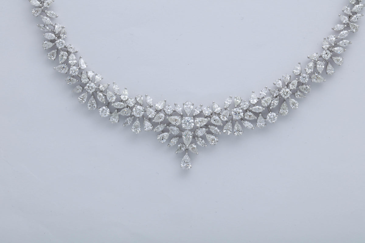 Exquisite 20.12 Carat Multi-Shape Diamond 18k White Gold Choker Necklace