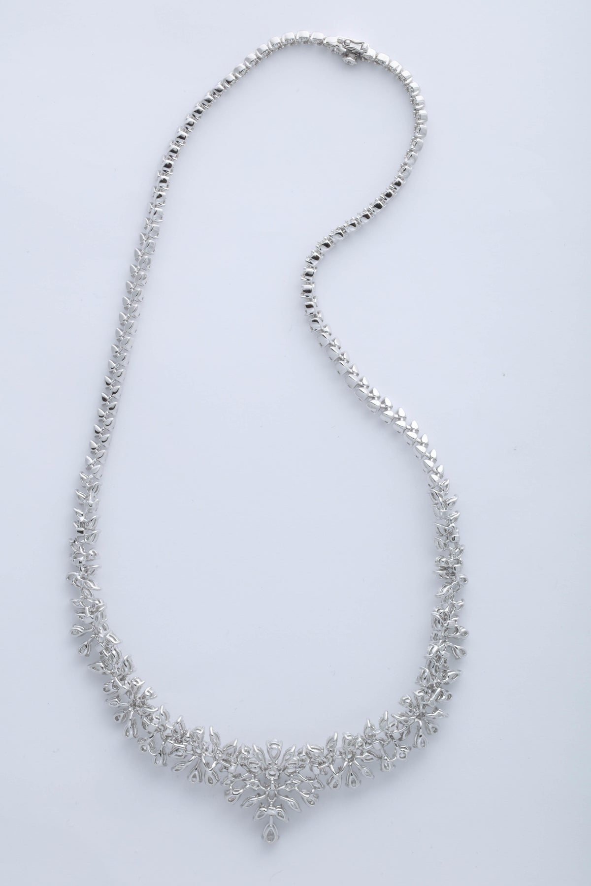 Exquisite 20.12 Carat Multi-Shape Diamond 18k White Gold Choker Necklace