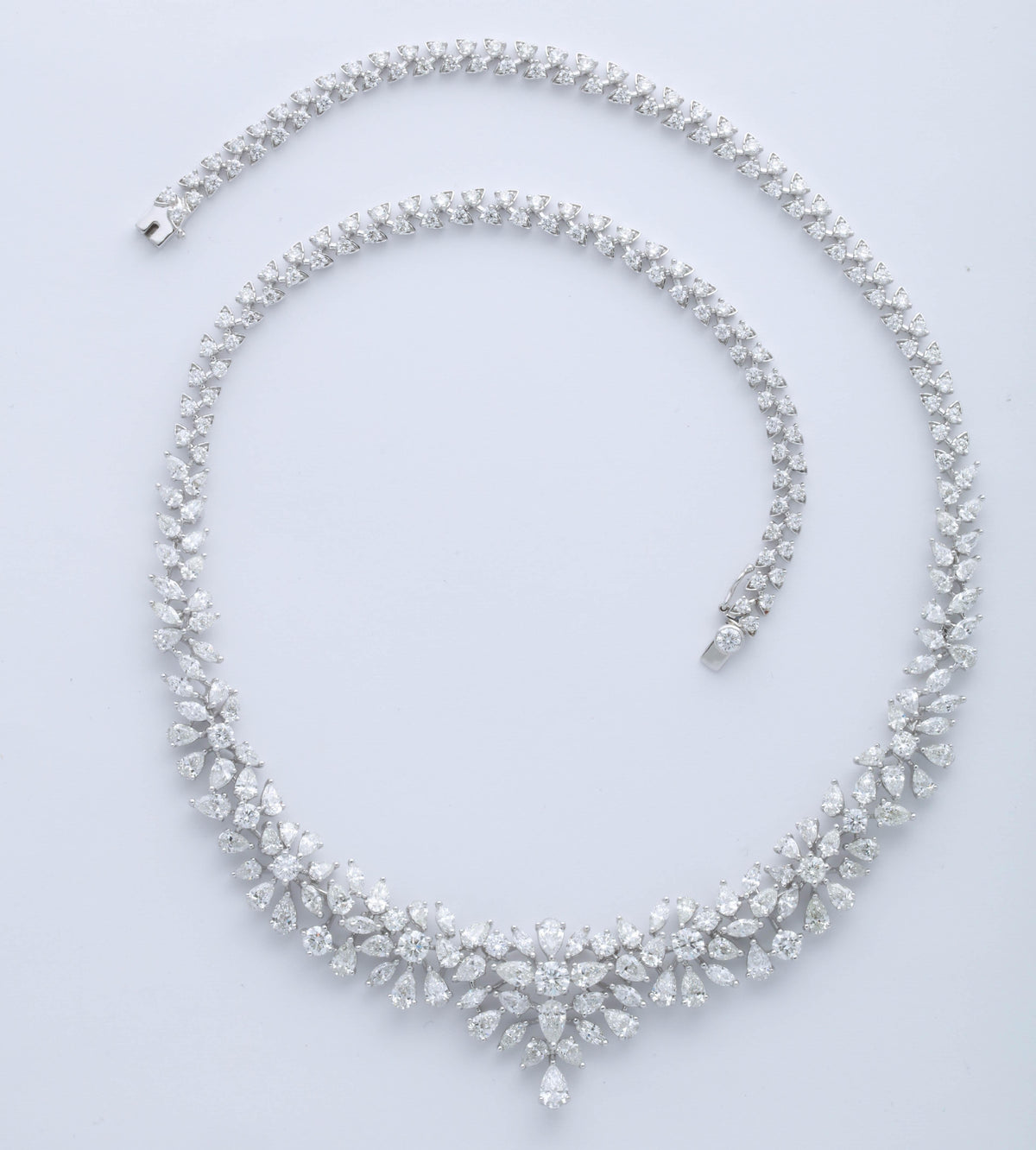Exquisite 20.12 Carat Multi-Shape Diamond 18k White Gold Choker Necklace