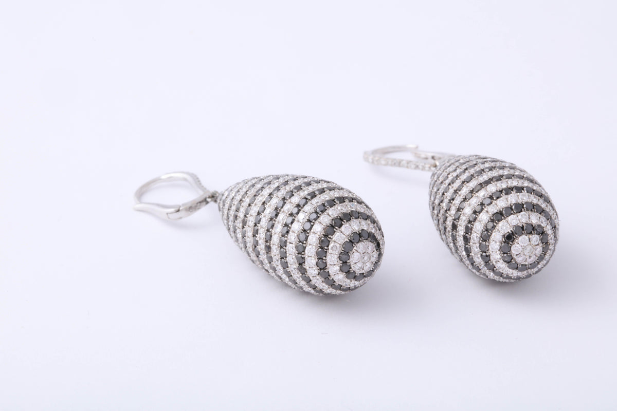 Luxurious 18k White Gold Black and White Diamond Dangle Earrings
