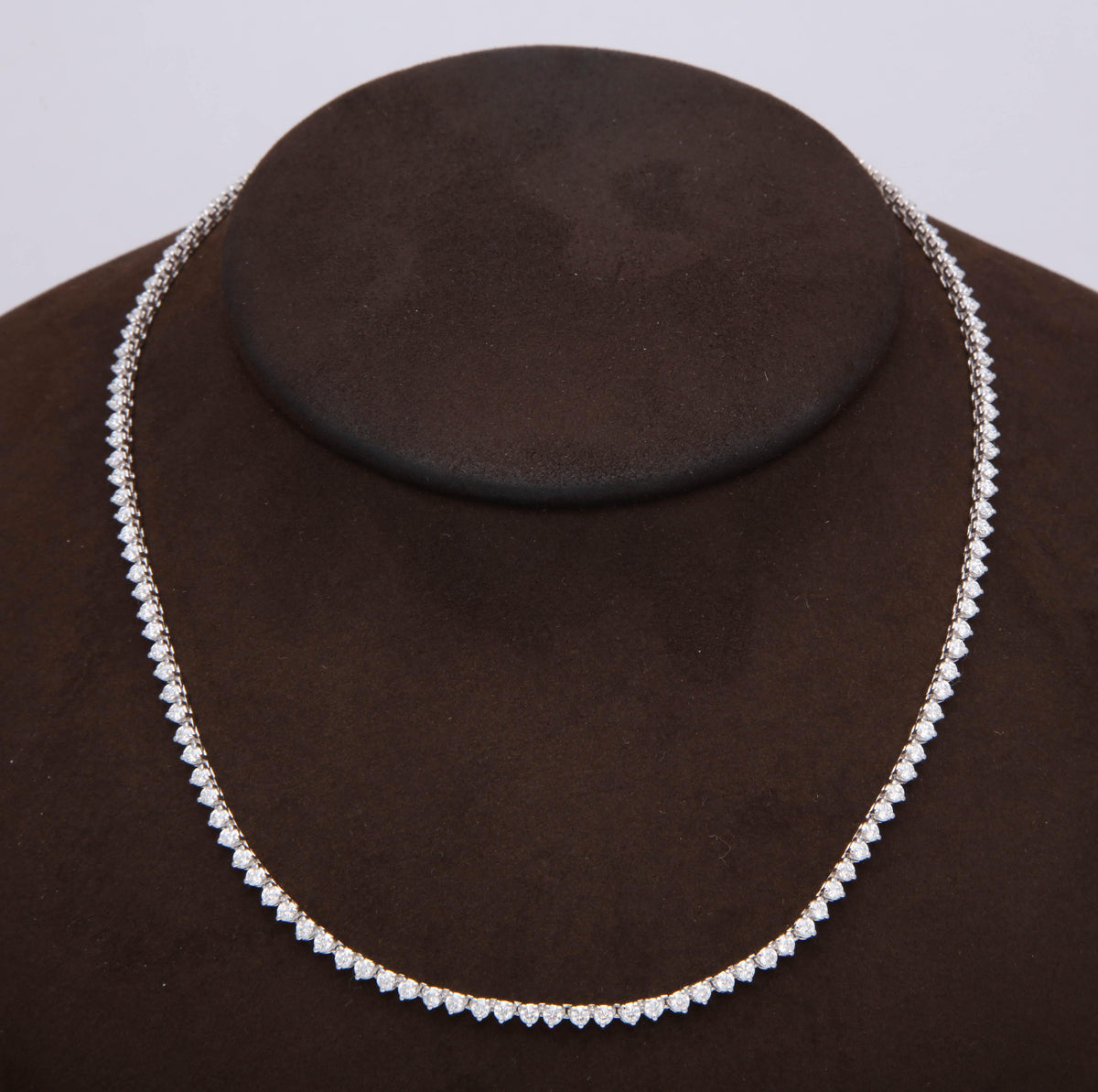https://a.1stdibscdn.com/diamond-choker-tennis-necklace-for-sale-picture-3/j_415/j_108051721605200388164/6R1A6530_master.jpg