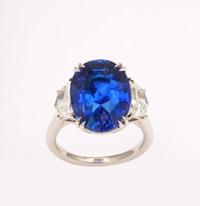https://a.1stdibscdn.com/10-carat-vivid-blue-sapphire-and-diamond-ring-for-sale/j_415/j_154512921650037982275/6R1A6605_master.jpg