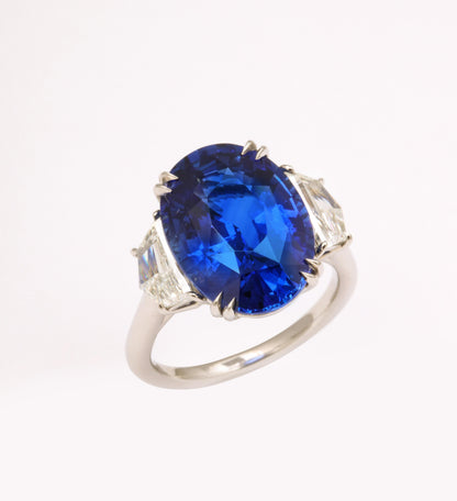 https://a.1stdibscdn.com/10-carat-vivid-blue-sapphire-and-diamond-ring-for-sale-picture-7/j_415/j_154512921650037996710/6R1A6601_master.jpg