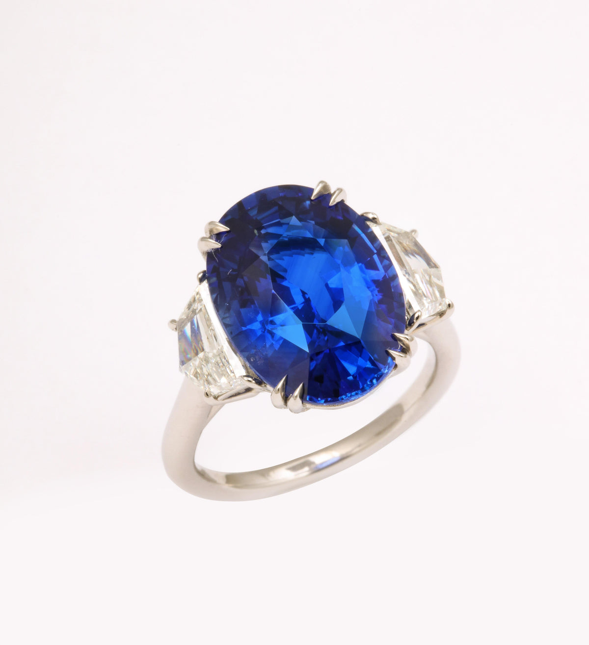 https://a.1stdibscdn.com/10-carat-vivid-blue-sapphire-and-diamond-ring-for-sale-picture-7/j_415/j_154512921650037996710/6R1A6601_master.jpg