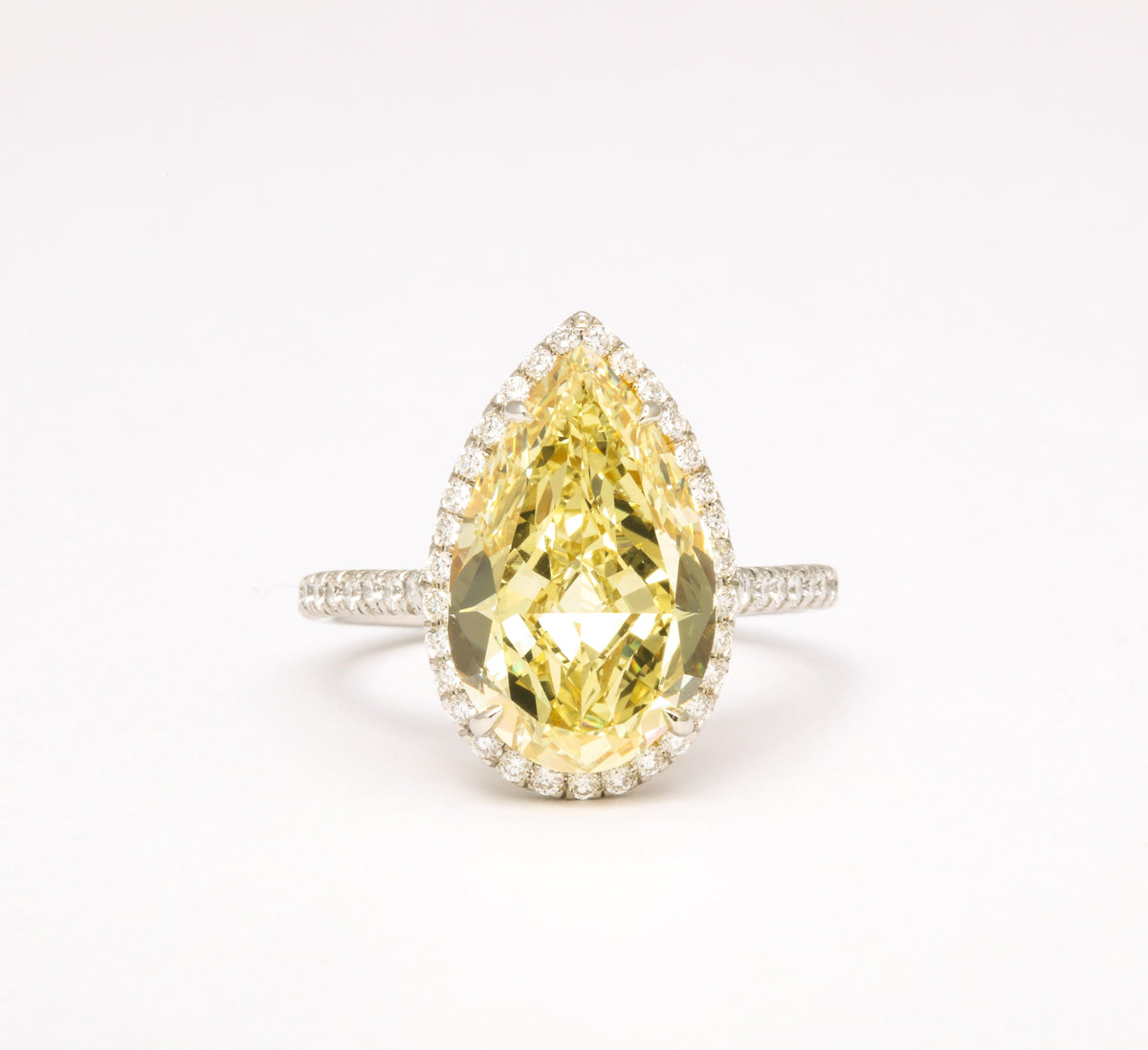 https://a.1stdibscdn.com/5-carat-fancy-yellow-pear-shape-diamond-ring-for-sale-picture-9/j_415/j_154957021650390666944/6R1A6630_master.jpg
