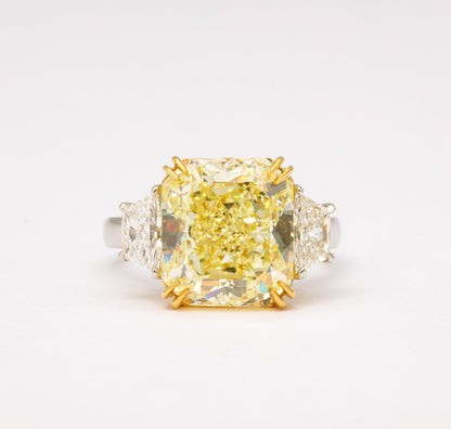https://a.1stdibscdn.com/8-carat-fancy-yellow-diamond-ring-for-sale-picture-6/j_415/j_154957721650390973094/6R1A6639_master.jpg