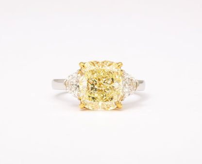 https://a.1stdibscdn.com/5-carat-yellow-diamond-ring-for-sale-picture-3/j_415/j_154958521650391212867/6R1A6659_master.jpg?width=768