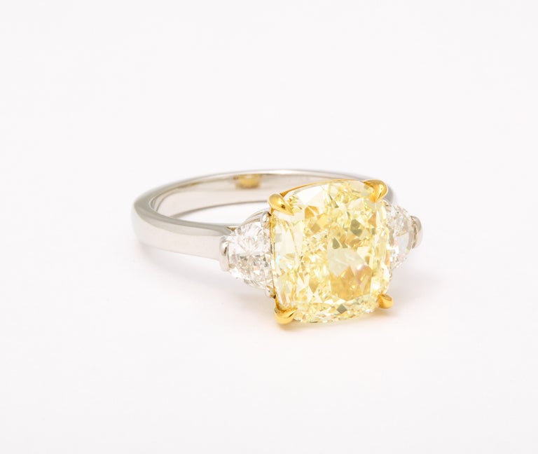 https://a.1stdibscdn.com/5-carat-yellow-diamond-ring-for-sale-picture-5/j_415/j_154958521650391212877/6R1A6661_master.jpg?width=768