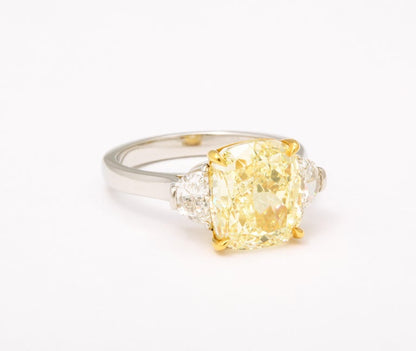 https://a.1stdibscdn.com/5-carat-yellow-diamond-ring-for-sale-picture-5/j_415/j_154958521650391212877/6R1A6661_master.jpg?width=768