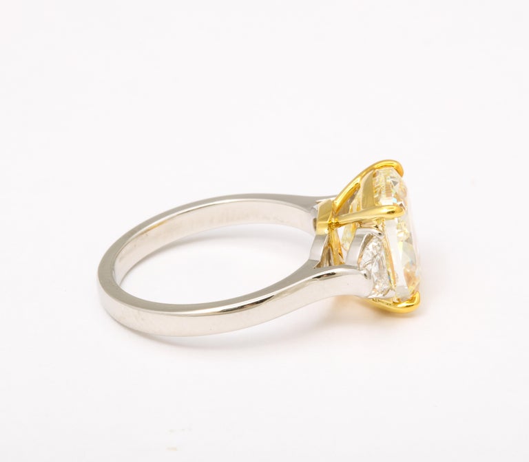 https://a.1stdibscdn.com/5-carat-yellow-diamond-ring-for-sale-picture-7/j_415/j_154958521650391212799/6R1A6663_master.jpg?width=768