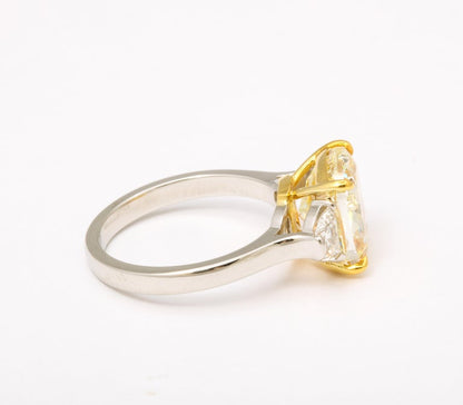 https://a.1stdibscdn.com/5-carat-yellow-diamond-ring-for-sale-picture-7/j_415/j_154958521650391212799/6R1A6663_master.jpg?width=768