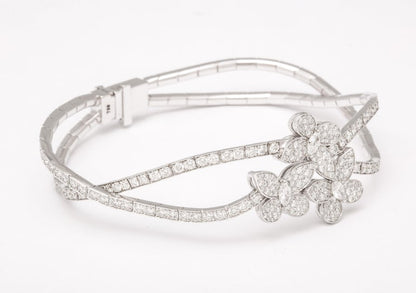 https://a.1stdibscdn.com/triple-butterfly-diamond-bracelet-for-sale-picture-7/j_415/j_154513021650038173875/6R1A6721_master.jpg?width=768