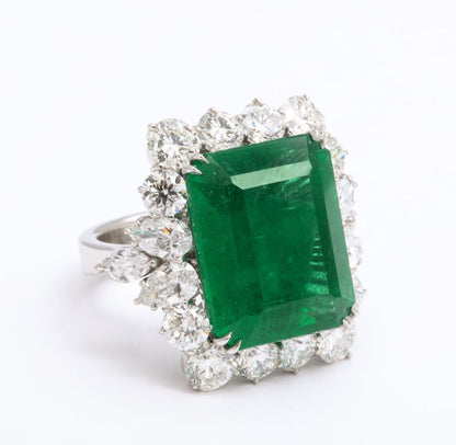 https://a.1stdibscdn.com/emerald-and-diamond-cocktail-ring-for-sale-picture-5/j_415/1612454599188/6R1A6795_master.jpg?width=768