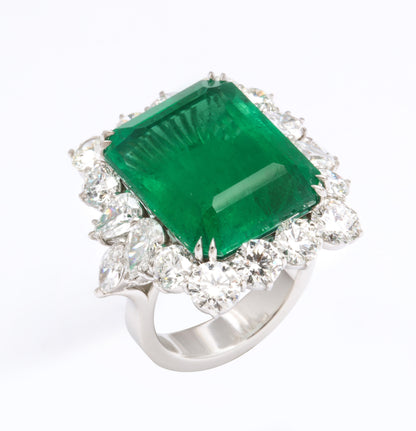 https://a.1stdibscdn.com/emerald-and-diamond-cocktail-ring-for-sale-picture-8/j_415/1612454609942/6R1A6802_master.jpg