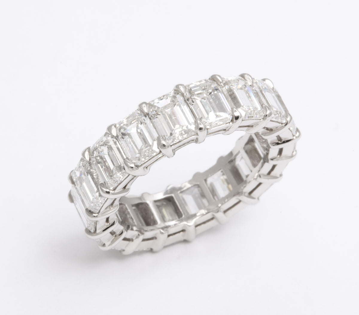 https://a.1stdibscdn.com/9-carat-emerald-cut-diamond-eternity-band-for-sale-picture-4/j_415/1612551584587/6R1A6845_master.jpg