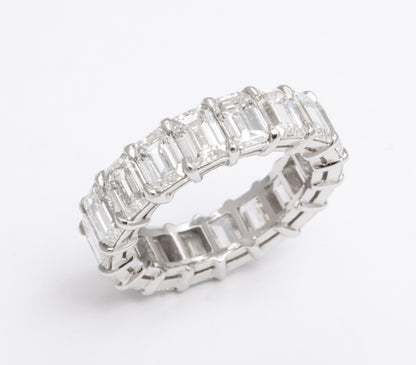 https://a.1stdibscdn.com/9-carat-emerald-cut-diamond-eternity-band-for-sale-picture-4/j_415/1612551584587/6R1A6845_master.jpg