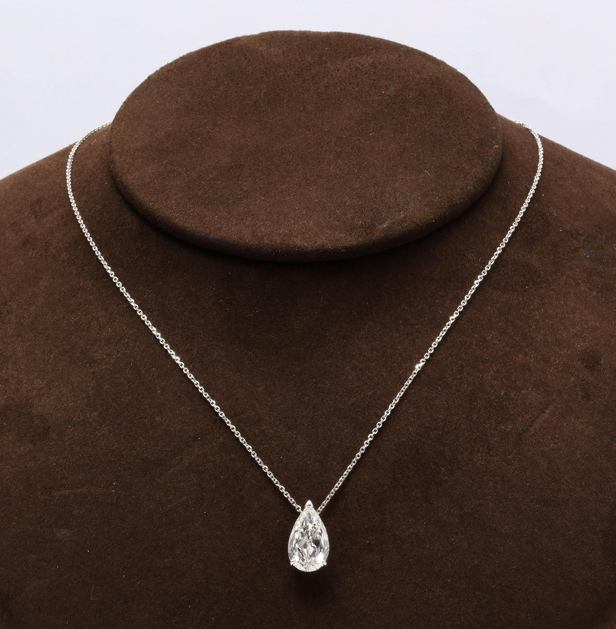 https://a.1stdibscdn.com/3-carat-gia-pear-shape-solitaire-pendant-for-sale-picture-6/j_415/1612898070101/6R1A6866_master.jpg