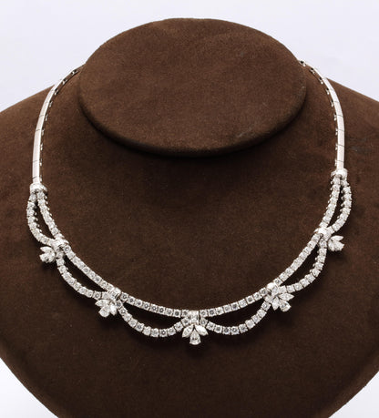 https://a.1stdibscdn.com/diamond-necklace-for-sale-picture-8/j_415/1612551869998/6R1A6898_master.jpg