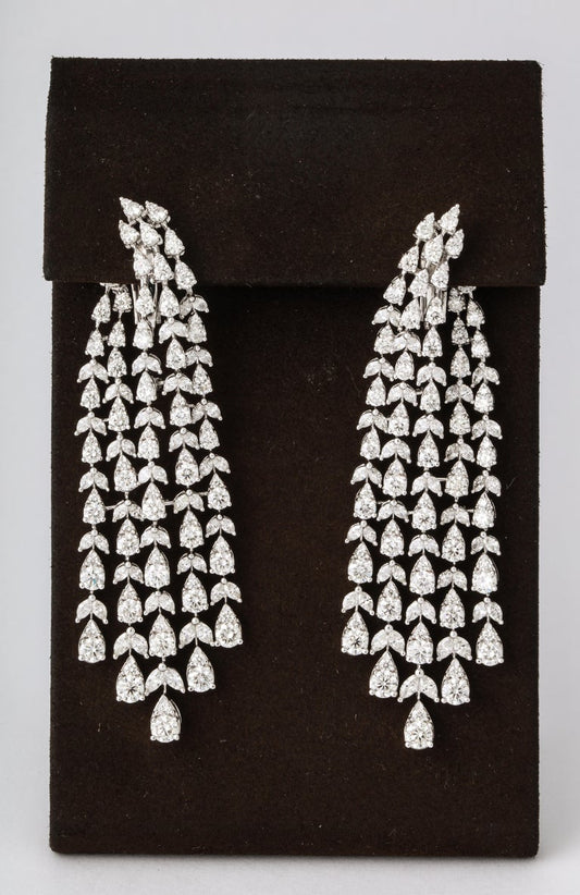 https://a.1stdibscdn.com/diamond-dangle-chandelier-front-back-earrings-for-sale-picture-2/j_415/1607532372118/6R1A7385_master.jpg?width=768