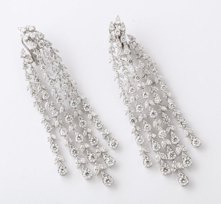 https://a.1stdibscdn.com/diamond-dangle-chandelier-front-back-earrings-for-sale-picture-6/j_415/1607532390008/6R1A7390_master.jpg?width=768