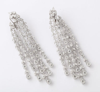 https://a.1stdibscdn.com/diamond-dangle-chandelier-front-back-earrings-for-sale-picture-6/j_415/1607532390008/6R1A7390_master.jpg?width=768